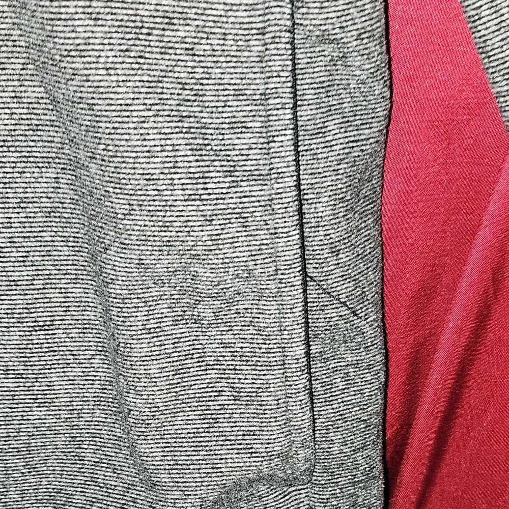 EUC Barely Worn Under Armour Boy's Black and Gray Zip-Up Pullover W/Pockets - Picture 3 of 4